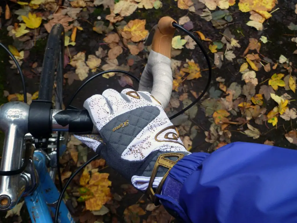 The Ultimate Guide to Finding the Perfect Cycling Gloves for Seniors